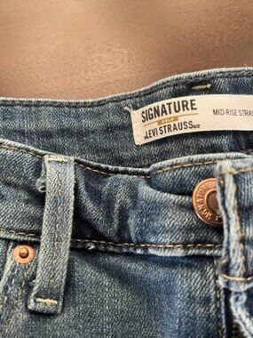 Levi Strauss mid rise straight